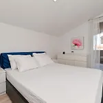 New 1st Floor In Lägenhet Zadar