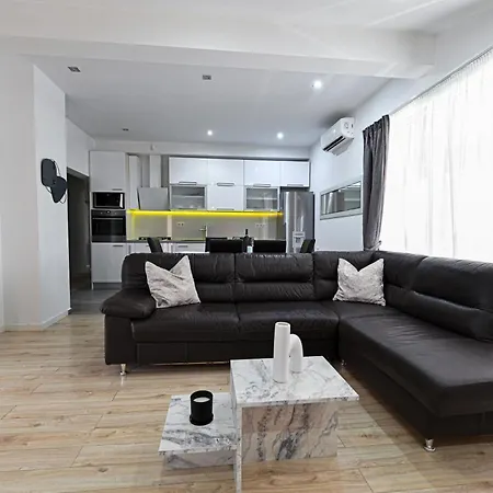 New 1st Floor In Apartament *