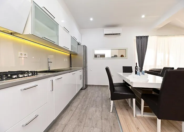 New 1st Floor In Apartament