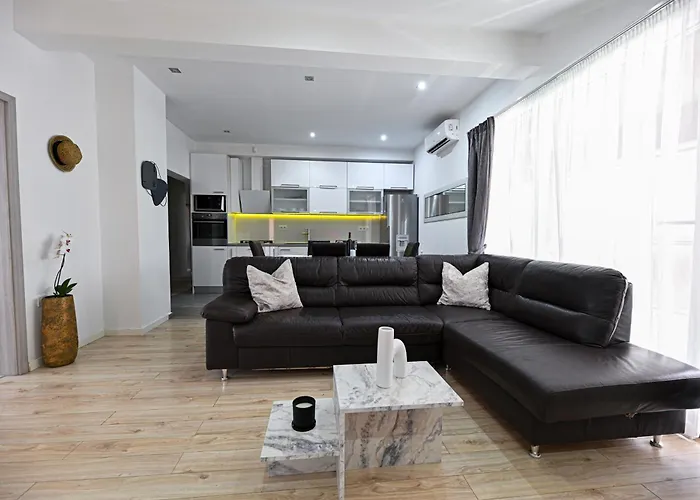 New 1st Floor In Apartament *
