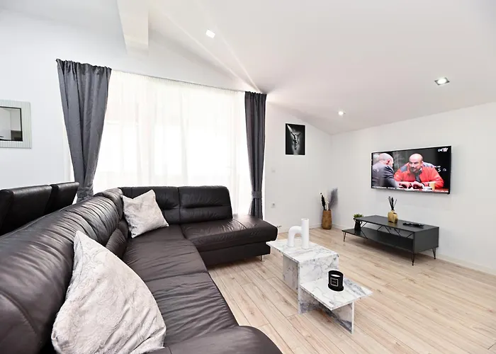 New 1st Floor In Apartament Zadar