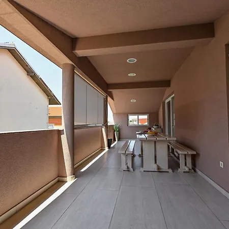 New 1st Floor In * 자다르