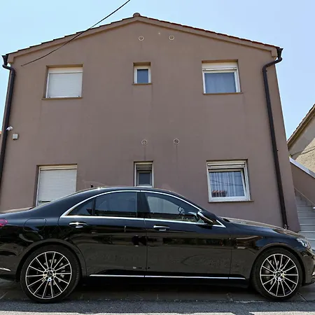 아파트 New 1st Floor In 자다르