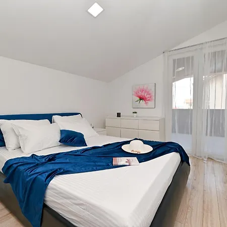 아파트 New 1st Floor In *