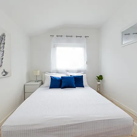 아파트 New 1st Floor In 자다르