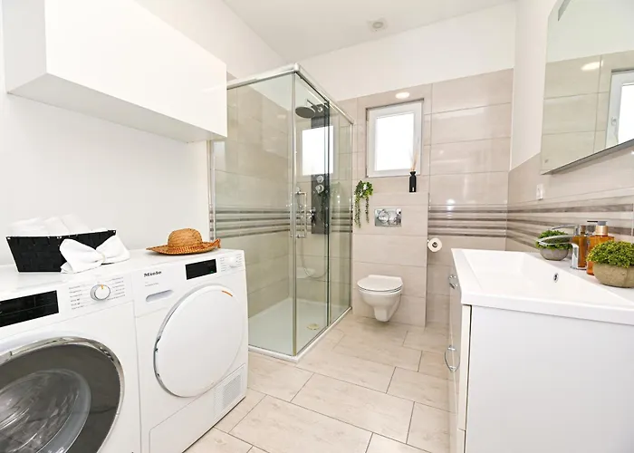 New 1st Floor In * זאדאר