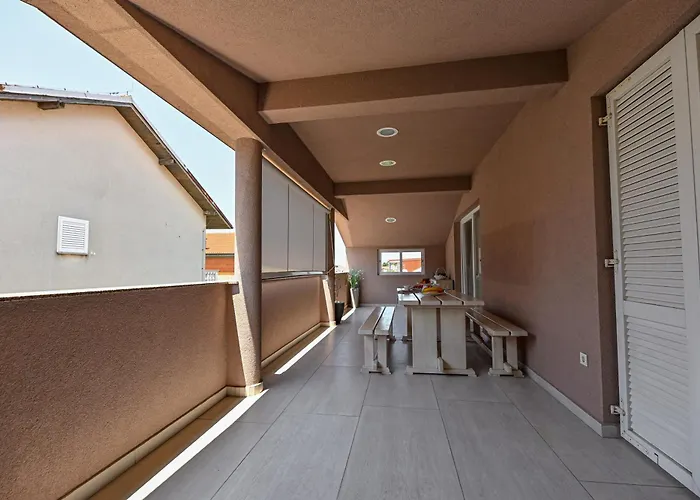 New 1st Floor In * זאדאר