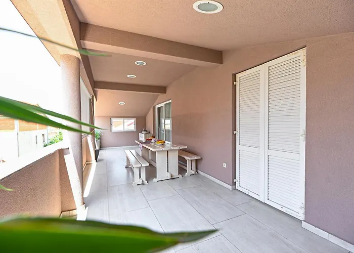 דירה New 1st Floor In *