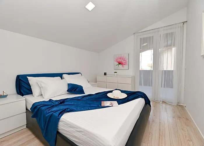 דירה New 1st Floor In *